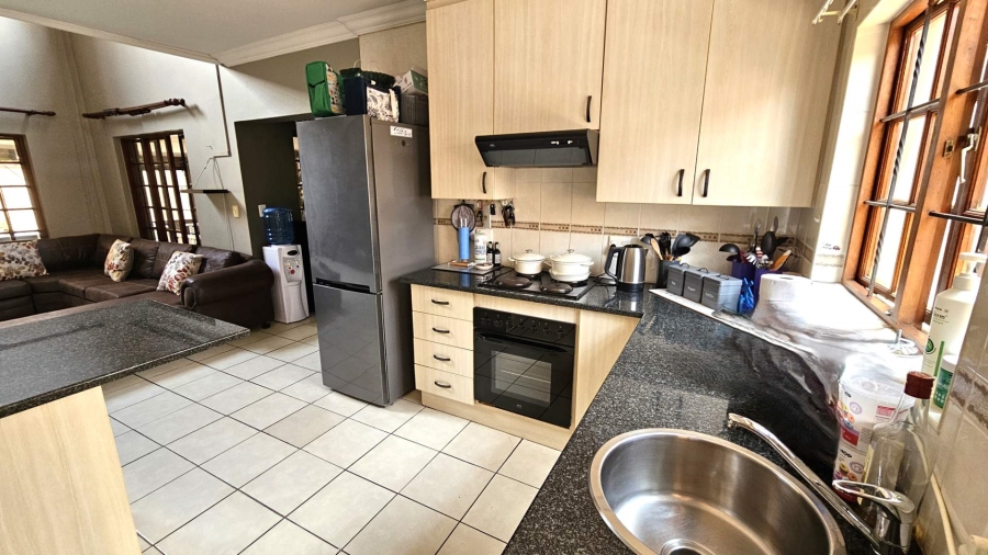 To Let 3 Bedroom Property for Rent in Meerhof North West